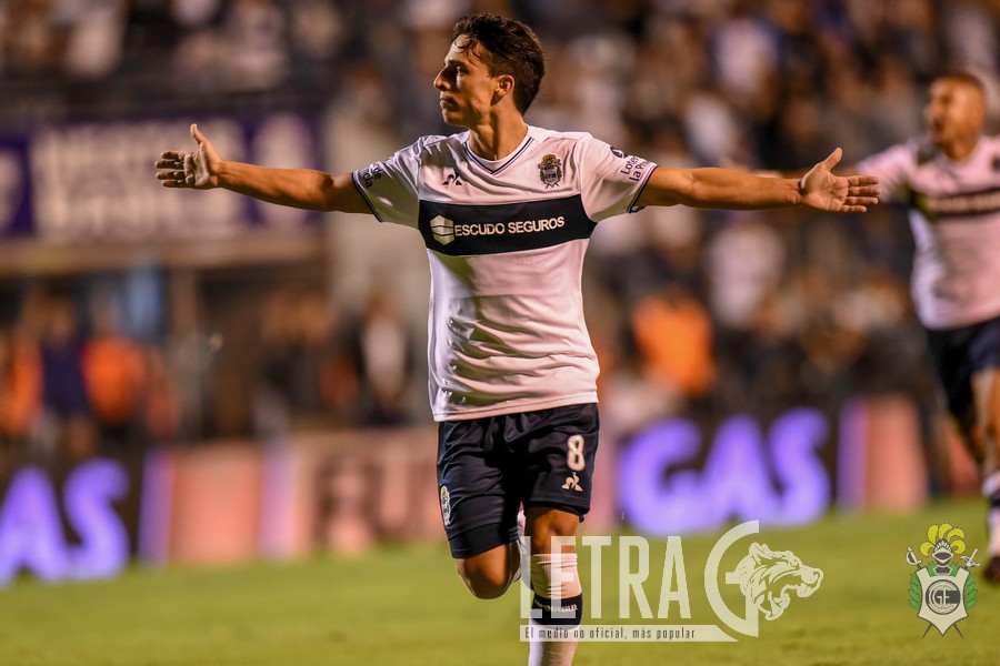 CON EL CORAZÓN EN LA MANO