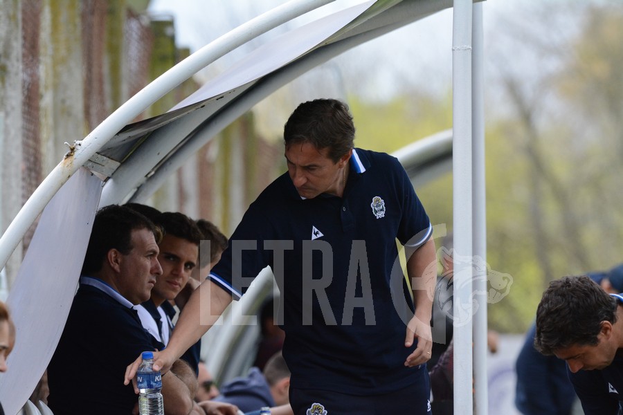 Tropezó en casa ante Vélez