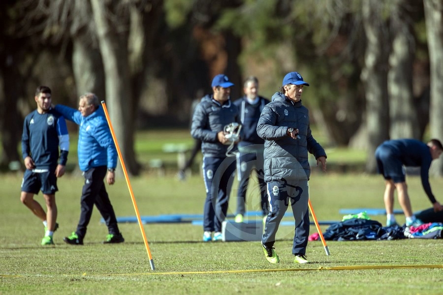 PEDRO PATEA EL TABLERO