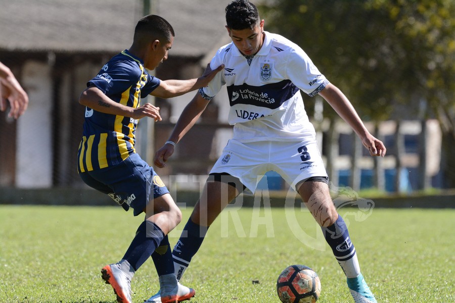 LOS PIBES ANTE EL TOMBA