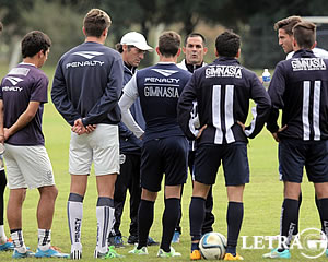 CONFIRMADO EL ONCE, VA CON TRES EN ATAQUE