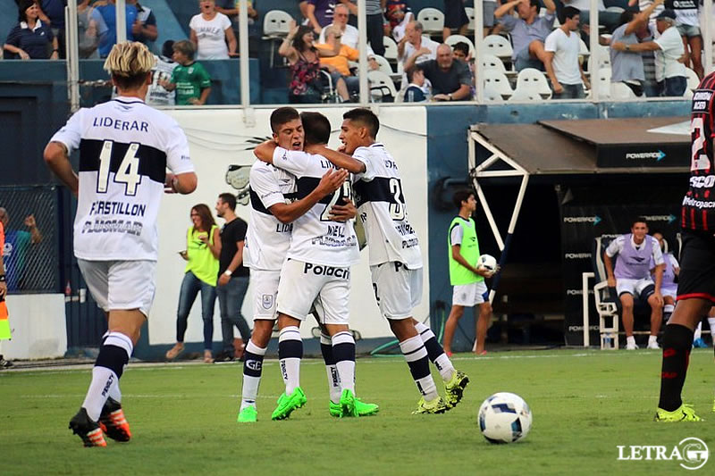 NO HAY DOS SIN TRES