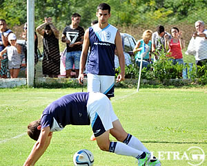 <BIG>ROJAS AL MEDIO Y MEZA PASA AL ATAQUE</BIG>