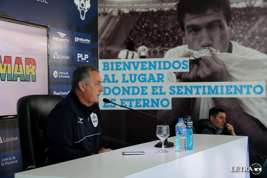 "TENGO ESPERANZAS POR FITO"