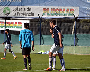 <big> CON BUEN FÚTBOL SUPERÓ A LA ACADEMIA