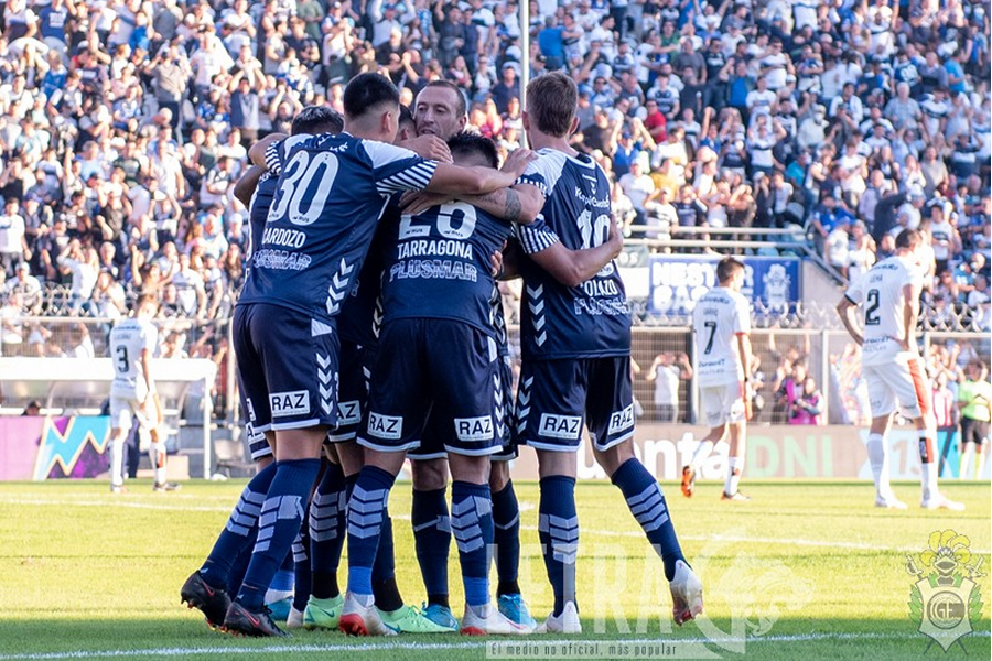 LLEGÓ A LOS HINCHAS 