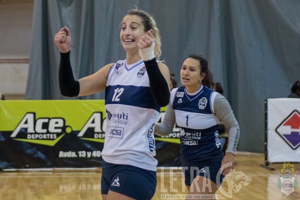 RECIBEN A VÉLEZ