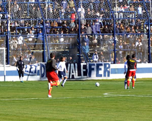 SE PRESENTÓ CON UN TRIUNFO