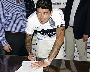 GUSTAVO BOU ES EL PRIMER REFUERZO