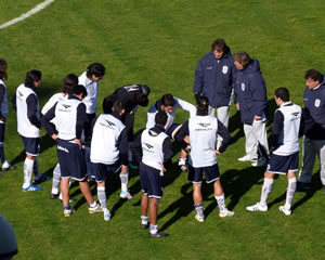POR UN EQUIPO DE PRIMERA, EN UN CLUB DE PRIMERA