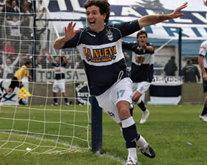 “MORÍA POR JUGAR EN GIMNASIA”