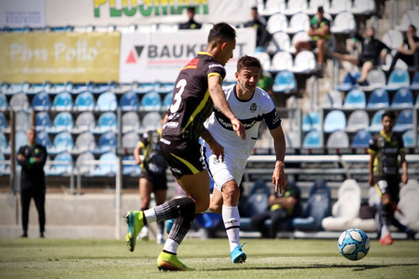 PRIMERA DERROTA PARA LOS TITULARES