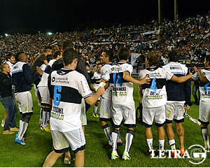 VS. ESTUDIANTES