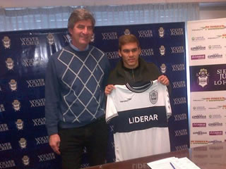 ROJAS CONCRETÓ LA FIRMA CON GIMNASIA
