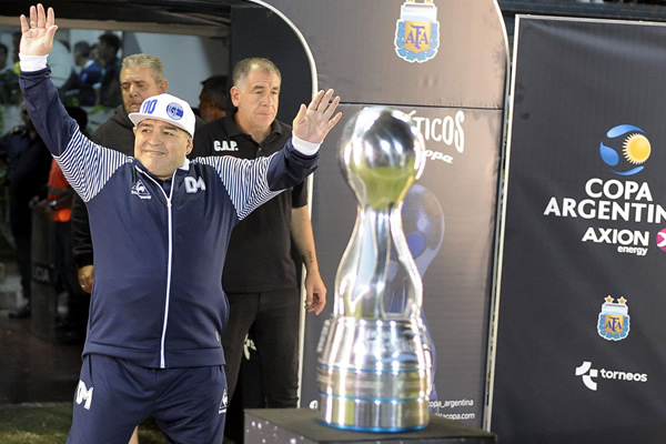 HAY RIVAL