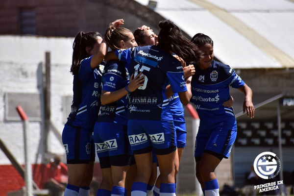 Debut y goleada para las Triperas