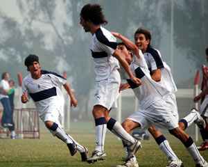 LOS PIBES ANTE EL CICLÓN