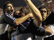<big>EL LOBO VA POR MÁS</big>