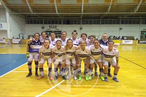 VOLVIÓ A SUMAR DE A TRES