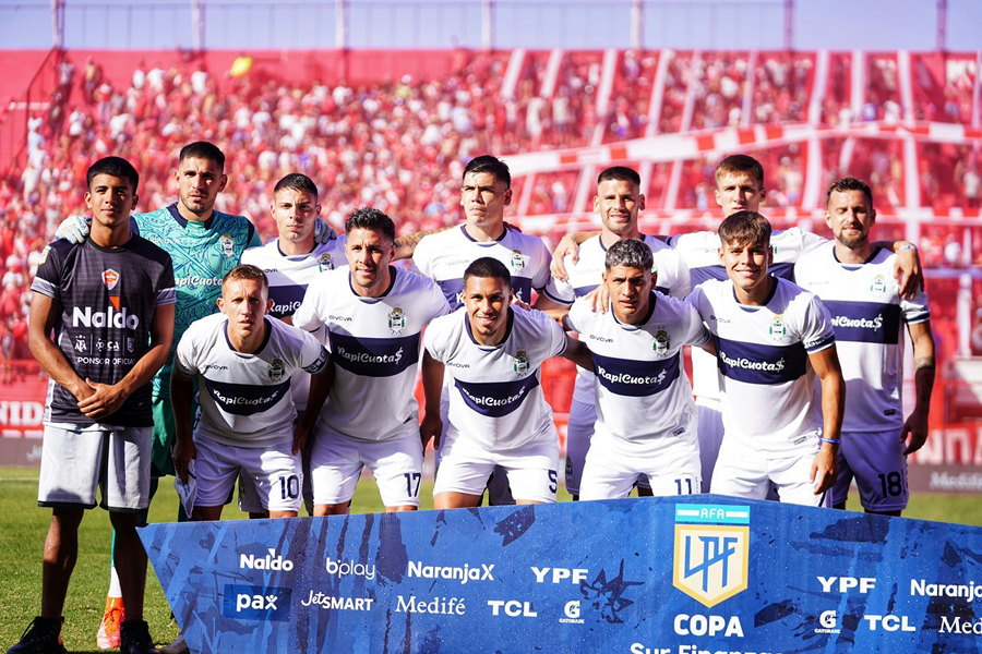 POCO Y NADA