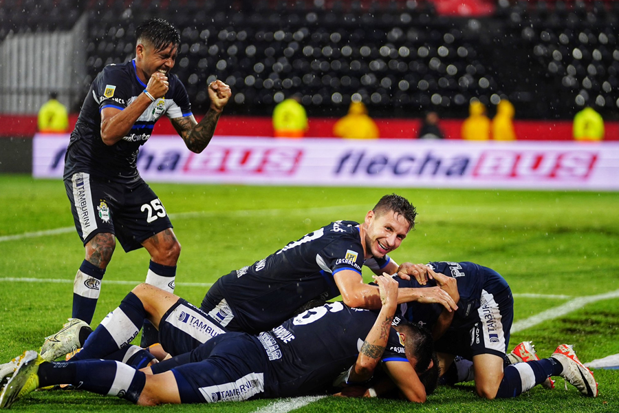 ¡DE PRIMERA NO NOS VAMOS!