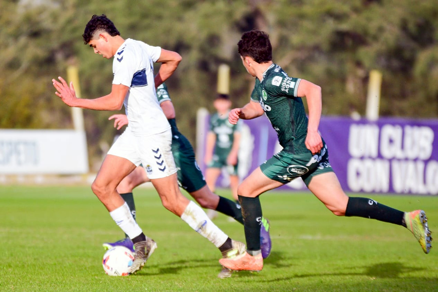 LOS PIBES JUGARON ANTE SARMIENTO