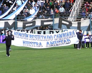 AMIGOS... EN LAS TRIBUNAS