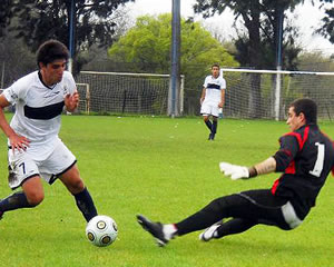 LAS JUVENILES ENFRENTAN AL PIRATA