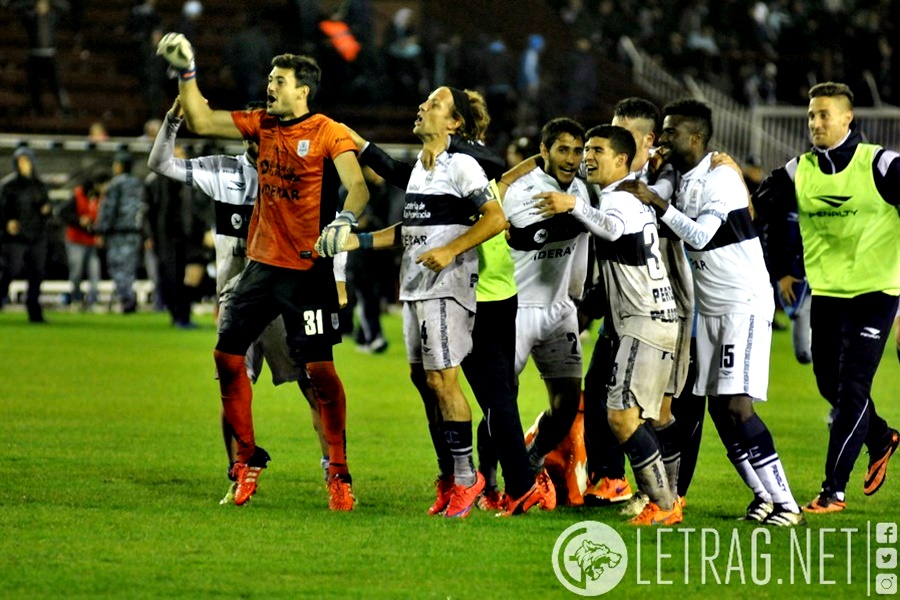 A TRES FINALES