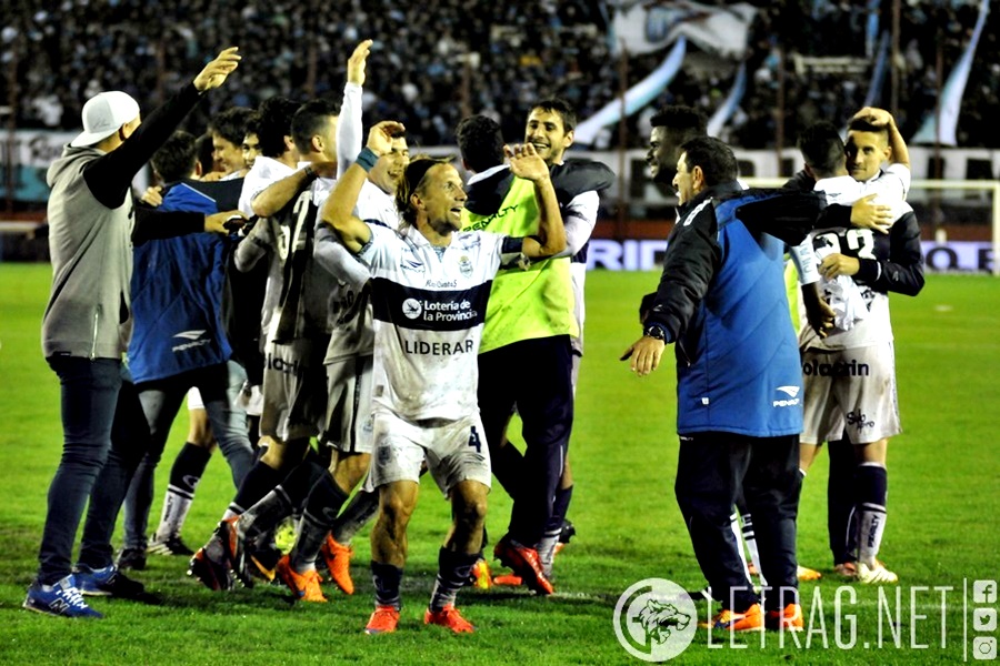 A TRES FINALES