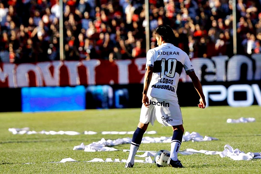 LA PELOTA SIEMPRE AL 10