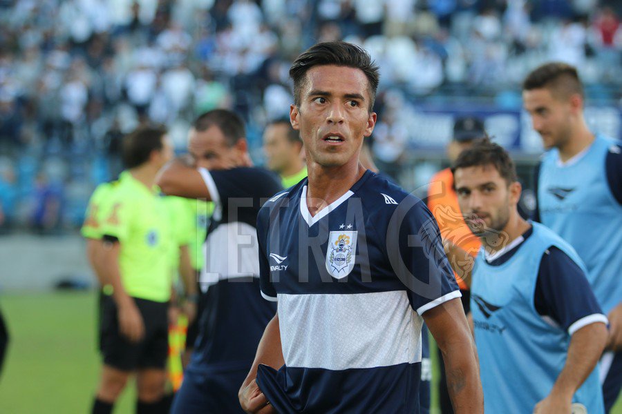 LUCAS LOBOS NO SIGUE