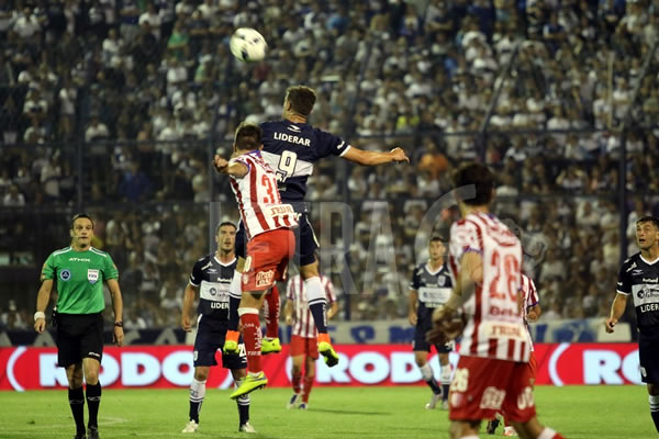 EL LOBO QUIERE AMPLIAR LA VENTAJA