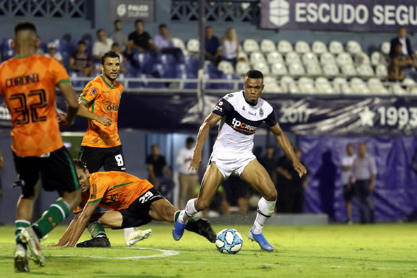 VS BANFIELD