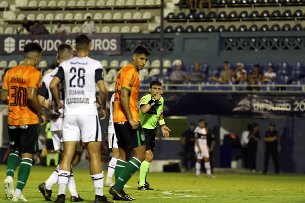 EN CASA SIGUE INVICTO