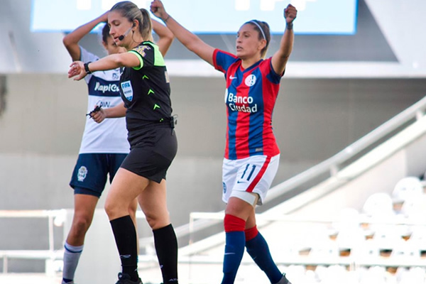 CAÍDA ANTE LAS CAMPEONAS