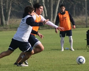 ENTRENÓ Y TIENE FECHA SU DEBUT