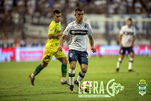 HAY TRES QUE BUSCAN CLUB
