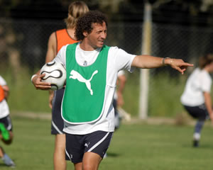 AÚN NO SE ACORDÓ LA LLEGADA DE PEDRO
