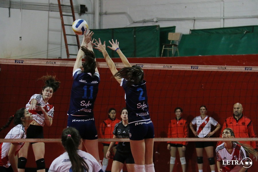 SIGUEN JUGANDO AFUERA