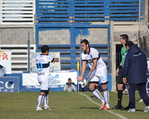 <big>EL FLACO RASIC ENTRÓ Y FUE FIGURA</big>
