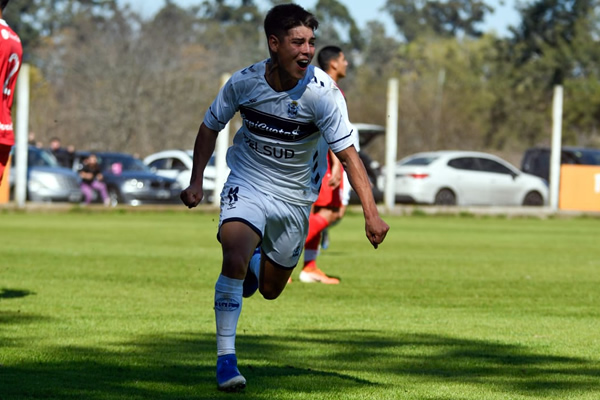 VOLVIÓ A GANAR Y DA PELEA