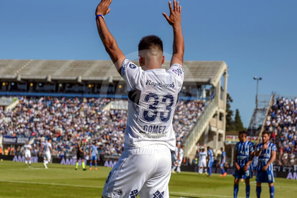 EL LOBO MANDA ANTE EL TOMBA