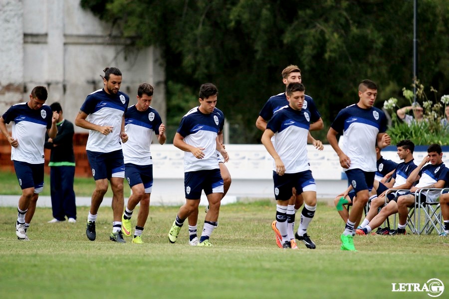 FÚTBOL EN ABASTO CON LOS POSIBLES ONCE