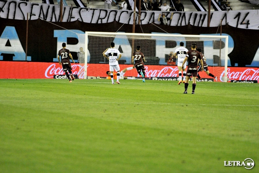 NICO NAVARRO LO DEJÓ A TIRO