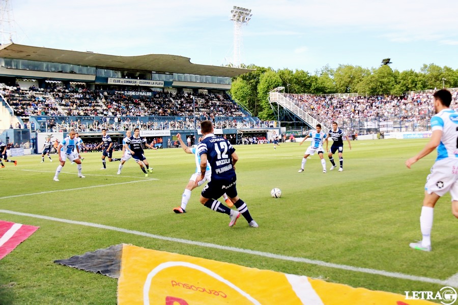 SALE A LA CANCHA CON EQUIPO CONFIRMADO