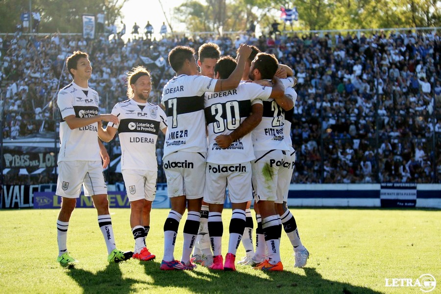 GOLEADA PARA SEGUIR EN CARRERA