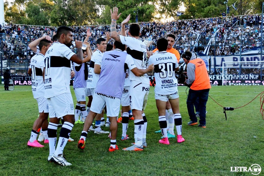 GOLEADA PARA SEGUIR EN CARRERA