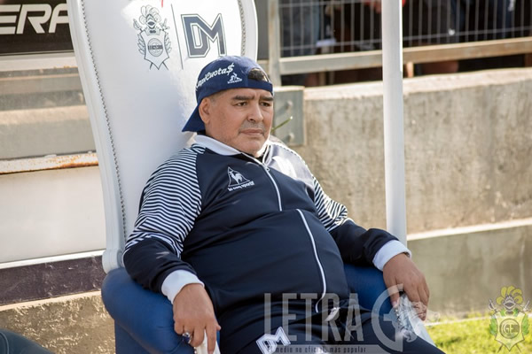 PARA CALMAR LAS AGUAS, LLAMARON A DIEGO
