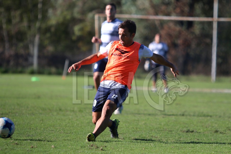 Mueve piezas y confirma el once 